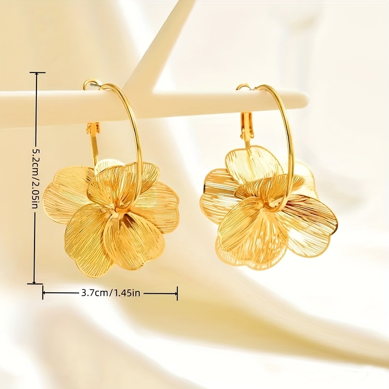 Hollow Floral 18K Golden Plated Copper Earrings — Everyday Elegance